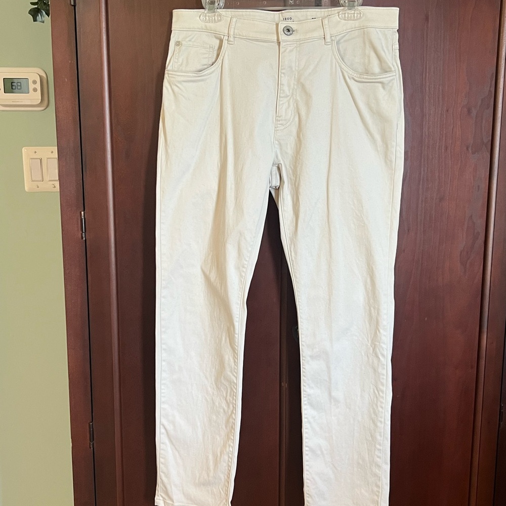 Izod Men's Off-White Chinos